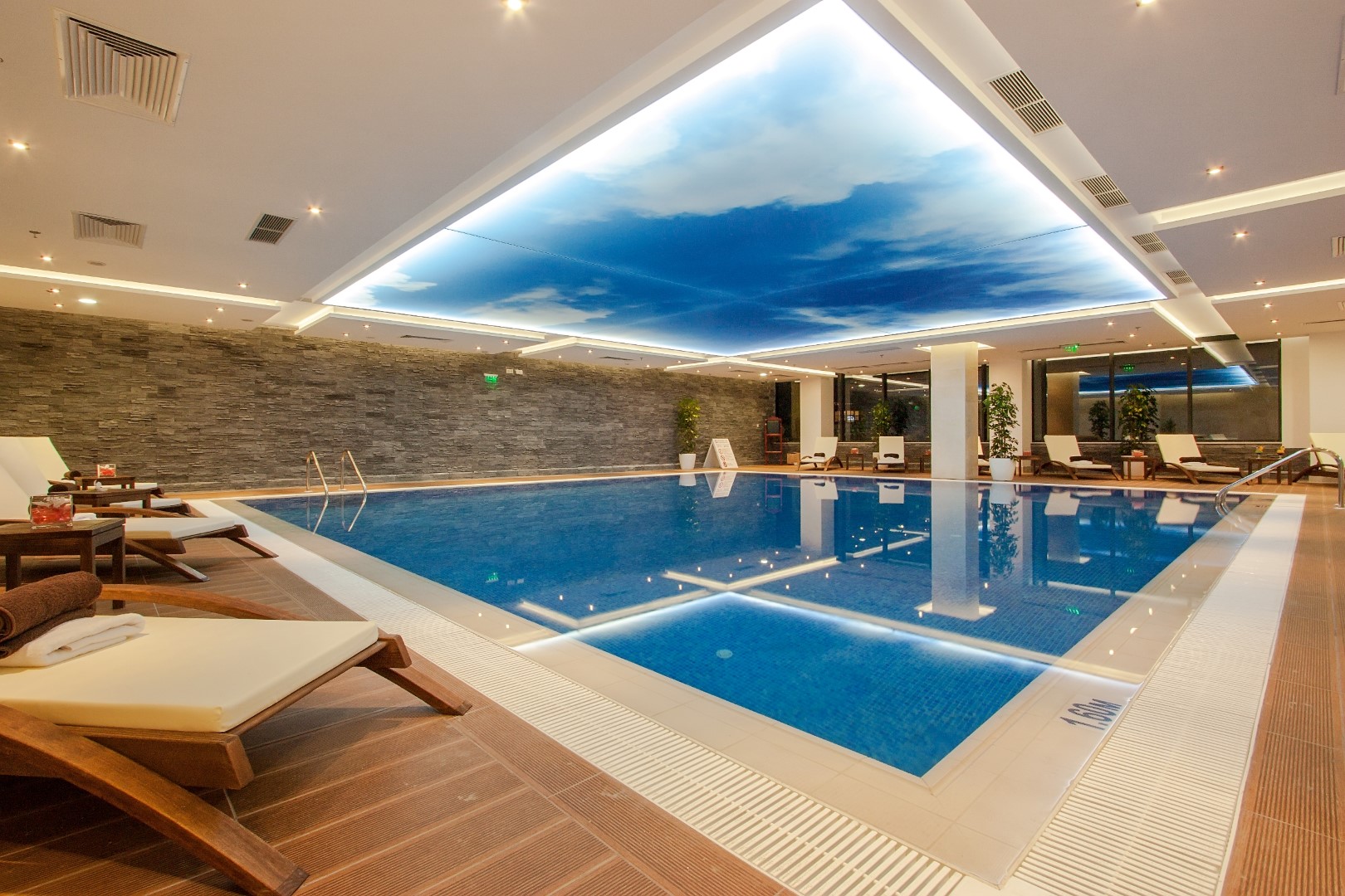 INTERNATIONAL_CASINO_TOWER__HOTEL_NISIPURILE_DE_AUR_BULGARIA_AIR_TOUR_TRAVEL